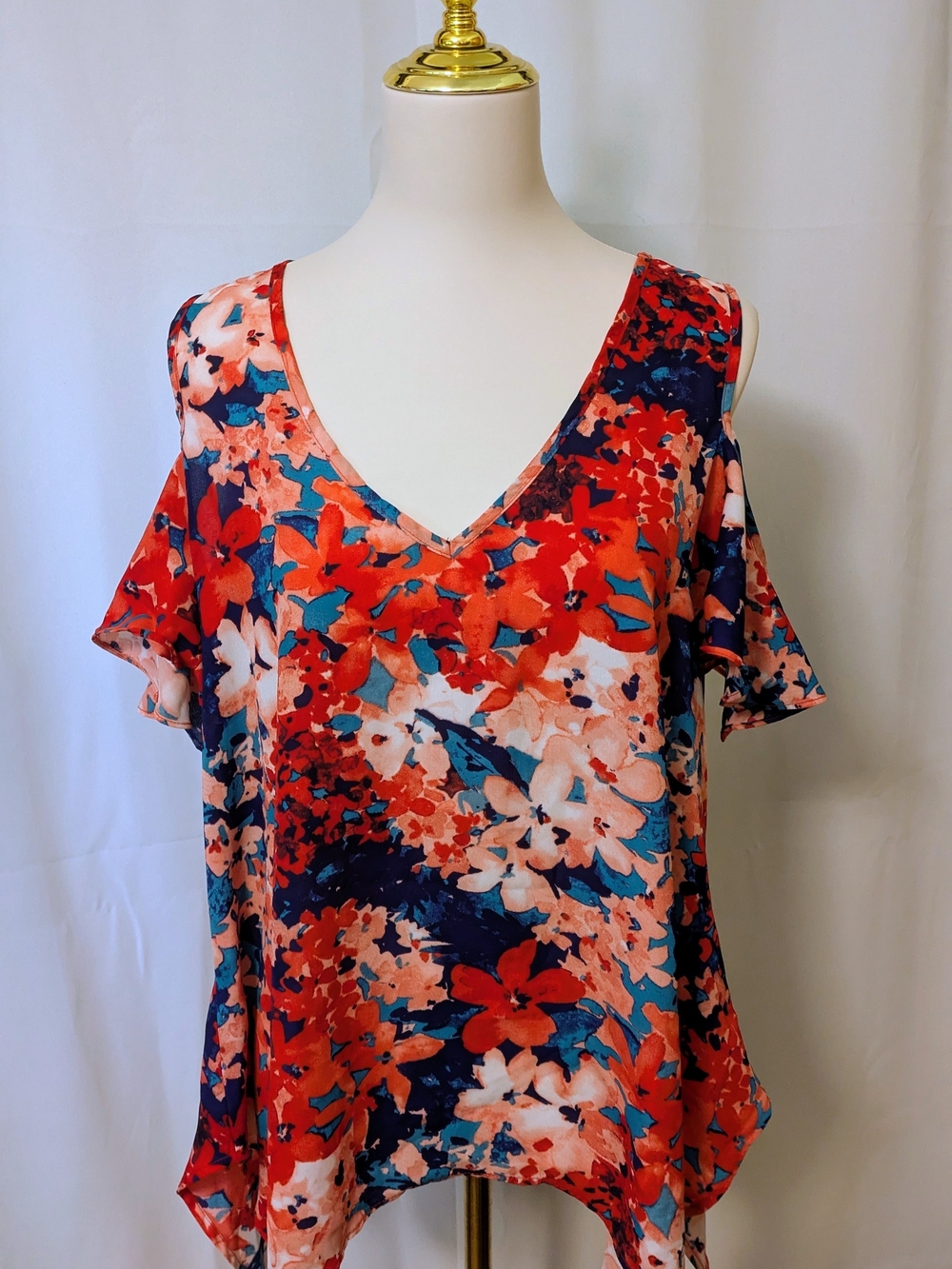 VENUS Floral Cold-Shoulder V-Neck Top in Coral, Navy & Teal